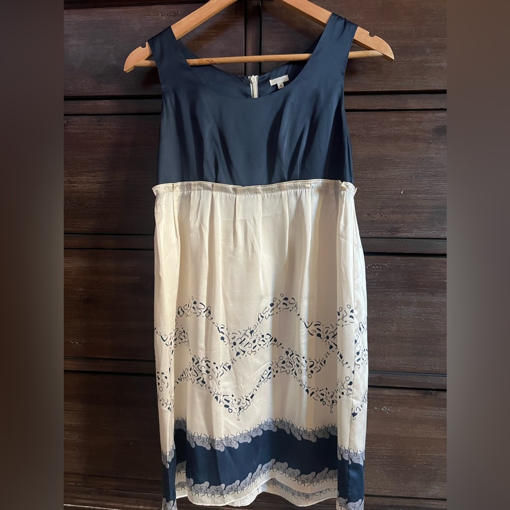 GUCCI Elegant Navy and Cream Sleeveless Silk Dress